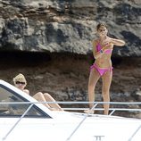 Eugenia Martínez de Irujo y su hija Cayetana de vacaciones en Ibiza