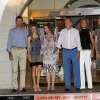 Los Príncipes, los Reyes, las Infantas Elena y Cristina y el Duque de Palma en la cena del 30º Aniversario de la Copa del Rey de Vela