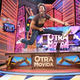 Rául Gómez da un gran salto en la presentación de 'Otra movida'