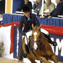 Carlota Casiraghi en el concurso de saltos de hípica de Mónaco en 2002