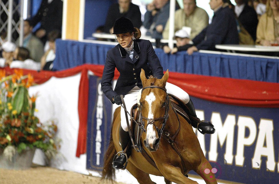 Carlota Casiraghi en el concurso de saltos de hípica de Mónaco en 2002