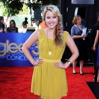 Taylor Spreitler, de 'Melissa & Joey', en la première de 'Glee'