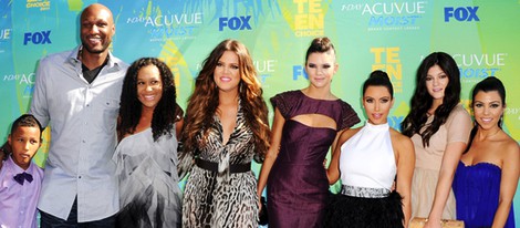 Lamar Jr., Lamar Odom, Destiny, Khloe Kardashian, Kendall Jenner, Kim Kardashian, Kylie Jenner y Kourtney Kardashian en los Teen Choice Awards 2011