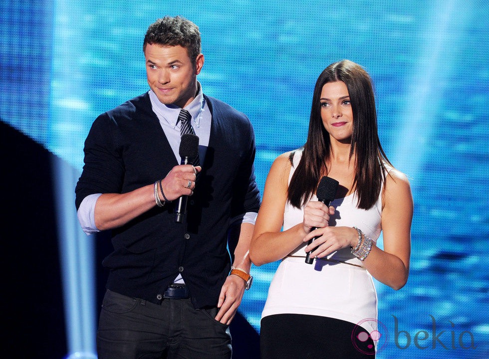 Kellan Lutz y Ashley Greene en la gala de los Teen Choice Awards 2011