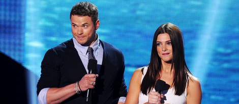 Kellan Lutz y Ashley Greene en la gala de los Teen Choice Awards 2011