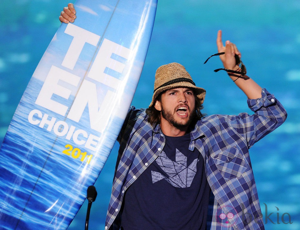 Ashton Kutcher en los Teen Choice Awards 2011