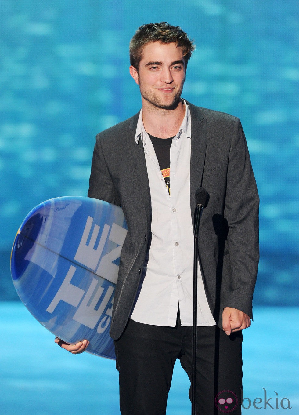 Robert Pattinson premiado en los Teen Choice Awards 2011