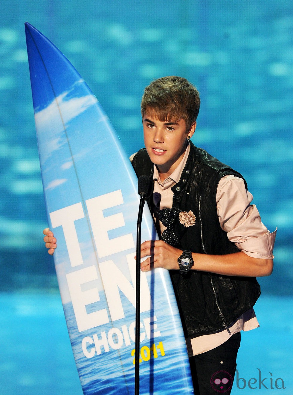 Justin Bieber recoge su premio en los Teen Choice Awards 2011