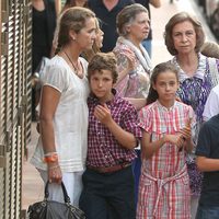 La Reina, la Infanta Elena y sus hijos y la Princesa Irene en Puerto Portals