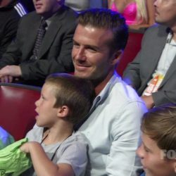 David Beckham y sus tres hijos en los Teen Choice Awards 2011