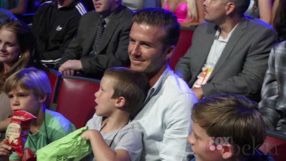 David Beckham y sus tres hijos en los Teen Choice Awards 2011