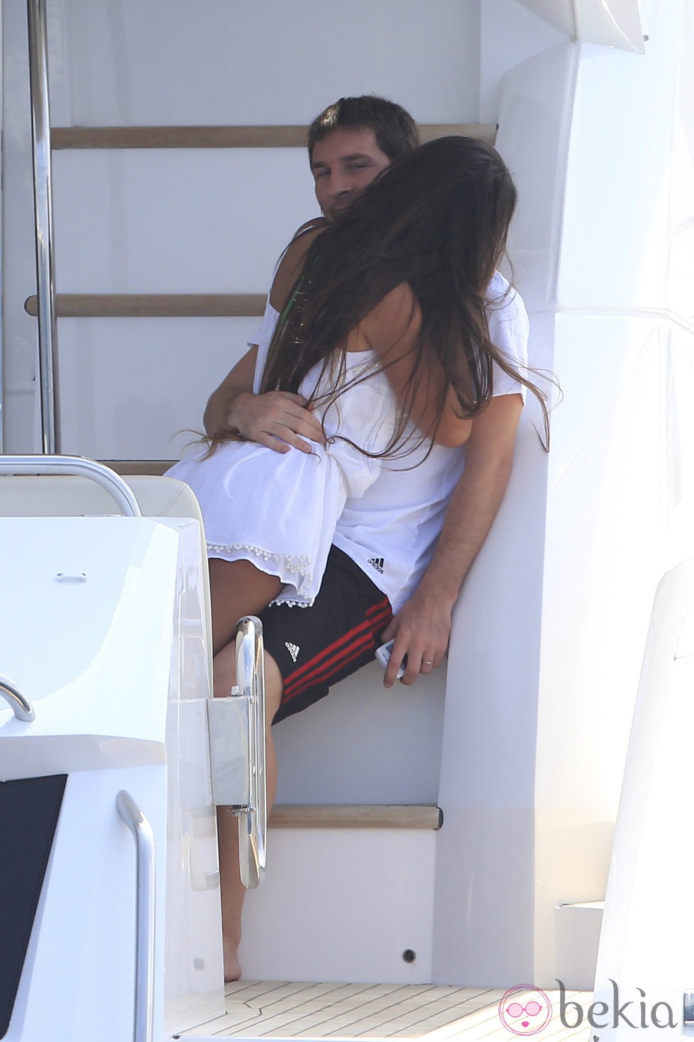 Leo Messi y Antonella Roccuzzo, cariñosos en Ibiza