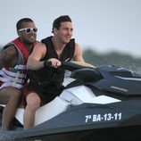 Leo Messi y Dani Alves surcan los mares a bordo de una moto acuática