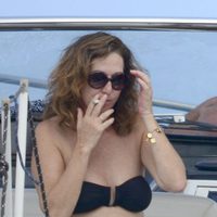 Ana Rosa Quintana fumando en bikini en Ibiza