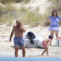 Ana Rosa Quintana, Juan Muñoz y sus hijos en Ibiza