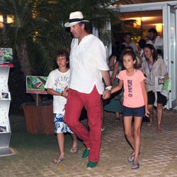 Jaime de Marichalar con sus hijos Froilán y Victoria en Sotogrande