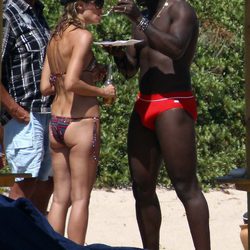 Seal da de comer a Heidi Klum en Porto Cervo