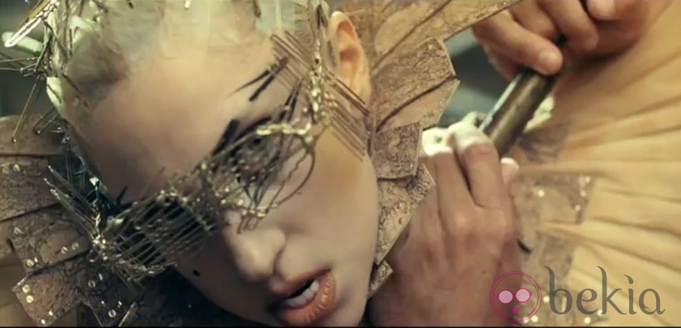 Lady Gaga al más puro estilo Frankenstein en el videoclip 'You and I'