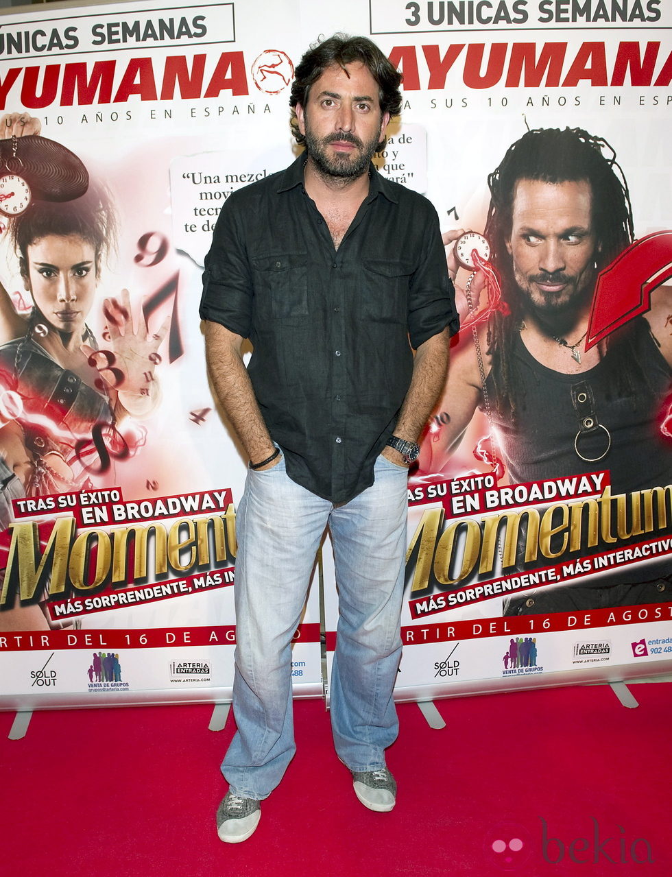 Antonio Garrido en el estreno de 'Momentum' de Mayumaná