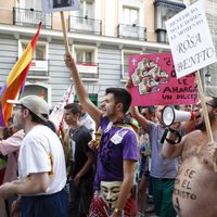 Rosa Benito, protagonista de una pancarta de la marcha laica