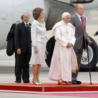 Don Juan Carlos y Doña Sofía reciben al Papa Benedicto XVI en Madrid