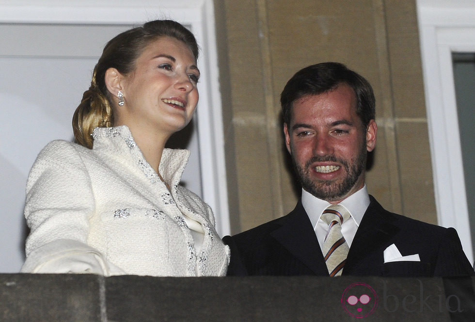 Guillermo y Stéphanie de Luxemburgo disfrutando de los fuegos artificiales tras su boda