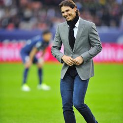 Rafa Nadal hace el saque de honor en el partido París Saint Germain - Stade de Reims