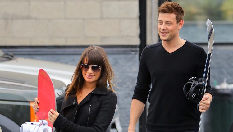 Lea Michele y Cory Monteith compran tablas de snowboard