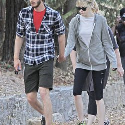 Andrew Garfield y Emma Stone pasean agarrados de la mano por California