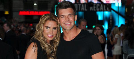 Leandro Penna y Katie Price en el estreno del filme 'Total Recall'