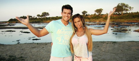 Katie Price y Leandro Penna orgullosos de su compromiso en África