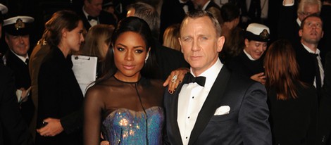 Naomie Harris y Daniel Craig en el estreno de 'Skyfall' en Londres