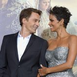 Halle Berry intercambia mirada con Olivier Martínez en el estreno de 'Cloud Atlas'