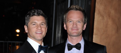 Neil Patrick Harris y David Burtka en el 50 cumpleaños de David Furnish