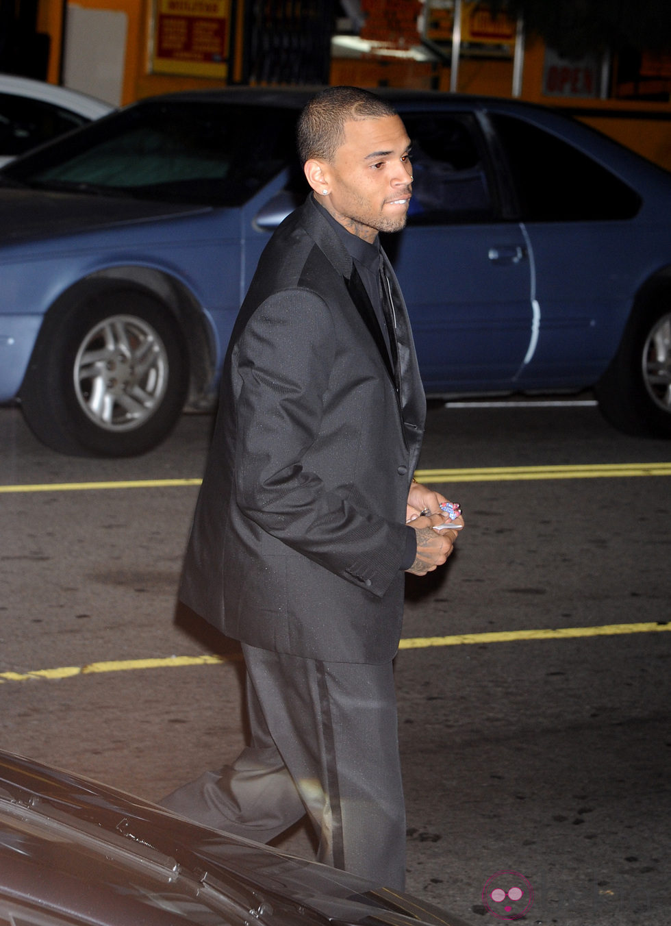 Chris Brown en el 50 cumpleaños de David Furnish