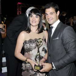 Irene Villa recoge su Antena de Oro 2012 junto a su marido Juan Pablo Lauro