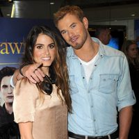 Kellan Lutz y Nikki Reed en la promoción de 'Amanecer. Parte 2' en Glasgow