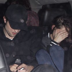 Robert Pattinson y Kristen Stewart pillados juntos en un coche