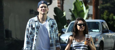 Ashton Kutcher y Mila Kunis con una sospechosa barriguita