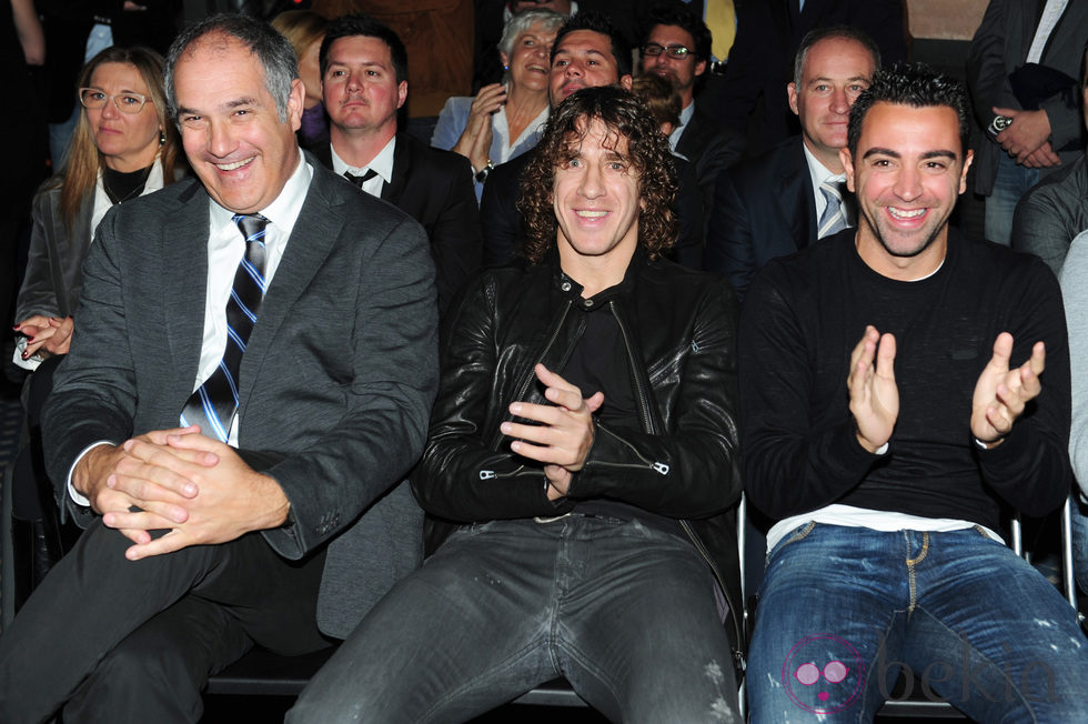 Carles Puyol y Xavi Hernández en la entrega de la Bota de Oro 2012