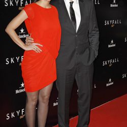 Carlos Bardem y Cecilia Gessa en el estreno de 'Skyfall' en Madrid