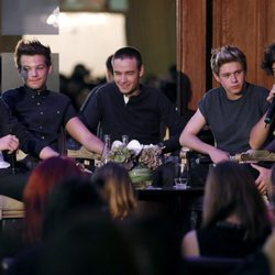 Zayn, Louis, Liam, Niall y Harry en una conferencia en París 