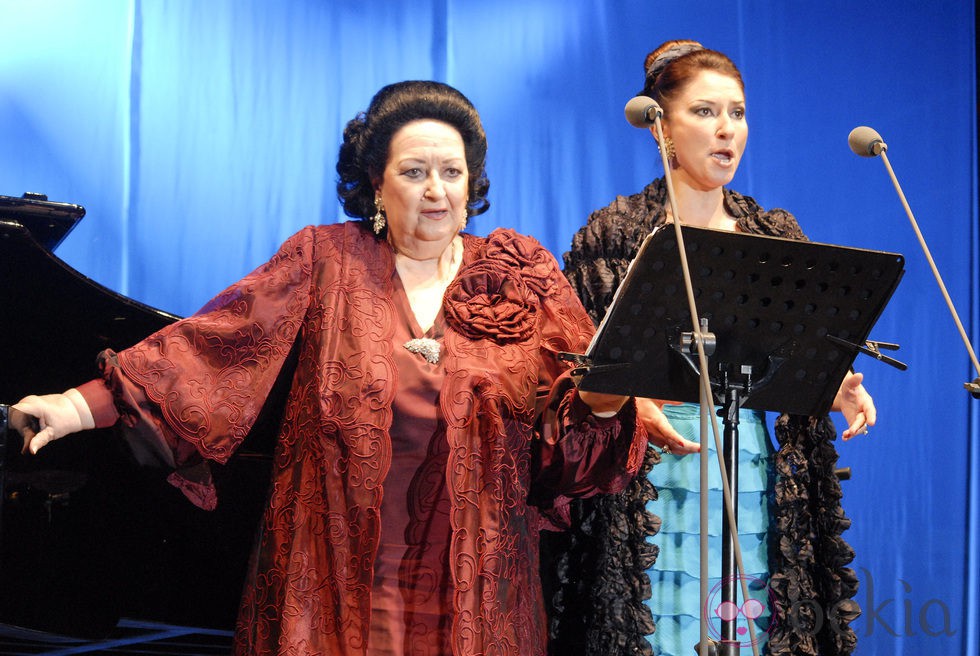 Montserrat Caballé con su hija durante un concierto el pasado verano de 2012