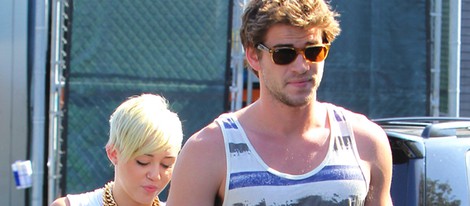 Miley Cyrus y su prometido Liam Hemsworth