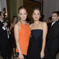 Emily Blunt y Marion Cotillard en la gala Harper's Bazaar Mujer del Año 2012