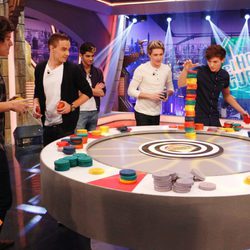 Los One Direction se divierten en una de las pruebas de 'El hormiguero'