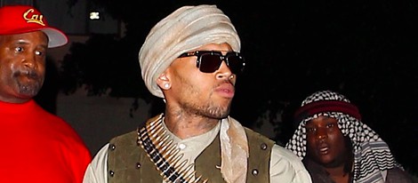 Chris Brown celebra Halloween 2012 disfrazándose de talibán