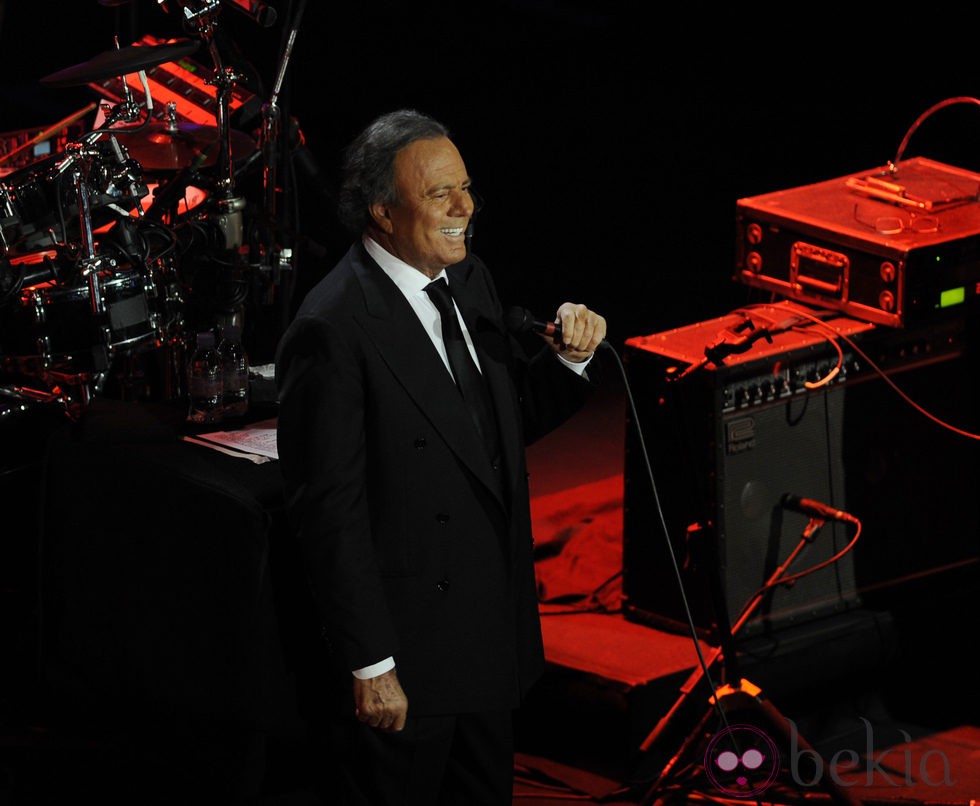 Julio Iglesias durante su concierto ofrecido en Sevilla