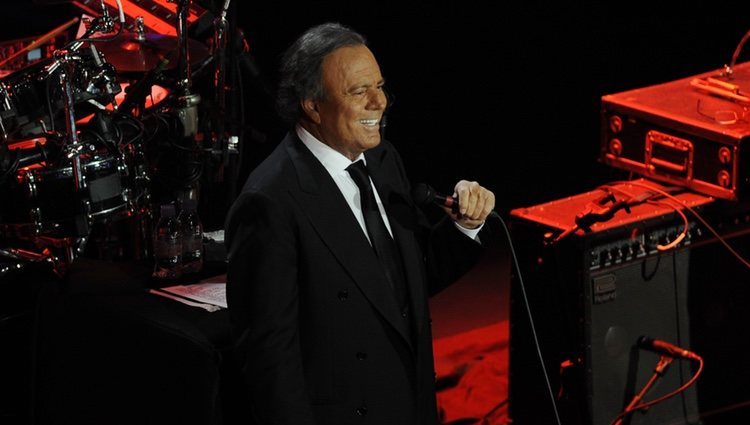 Julio Iglesias durante su concierto ofrecido en Sevilla