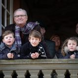 Enrique de Dinamarca con sus nietos Christian, Isabel y Félix en la cacería Hubertus